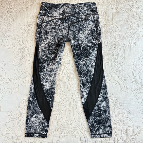 GAP Fit printed mesh detail black & white leggings - Picture 8 of 8